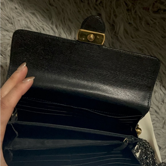 * Authentic of Gucci
* This wallet is very soft and in very good condition - Picture 9 of 10